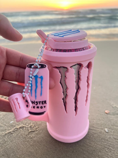 ערכת הסטייל המושלמת למשקה ה-Monster שלך! ⚡💗
